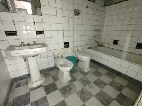 Depto Tipo Casa 6 ambientes con 1 baño