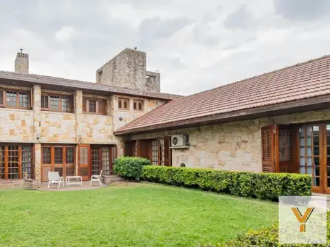 Casa en venta - 5 Dormitorios 7 Baños - La Plata