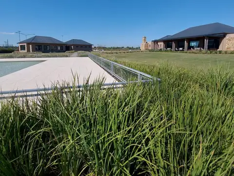 Terreno en venta en La Finca, Funes | 800 m² | Orientación Este | Sobre boulevard principal