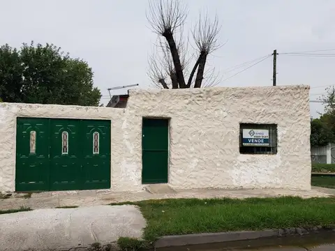 VENTA - DEPTO TIPO CASA AL FTE DE 2 AMB C/COCHERA! LLAVALLOL