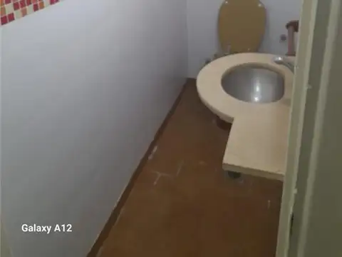 Oficina 4 ambientes con 3 baños