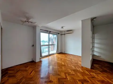 Monoambiente amplio con balcon corrido en Venta