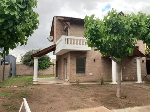 Casa 4 ambientes con 3 baños