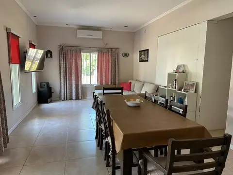 Casa 3 ambientes con 2 baños