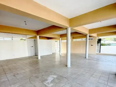 Local comercial sobre Avenida Monseñor Ricardo Rösch