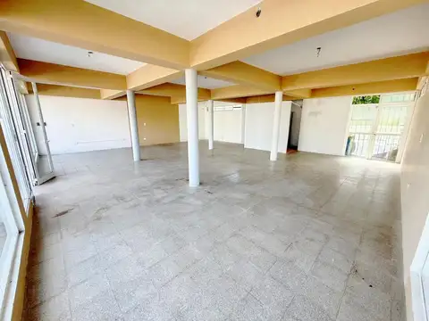 Local comercial sobre Avenida Monseñor Ricardo Rösch 