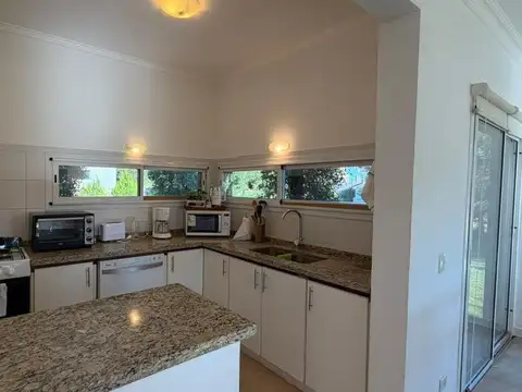 Venta Casa 4 ambientes en Res.l  Costa Esmeralda