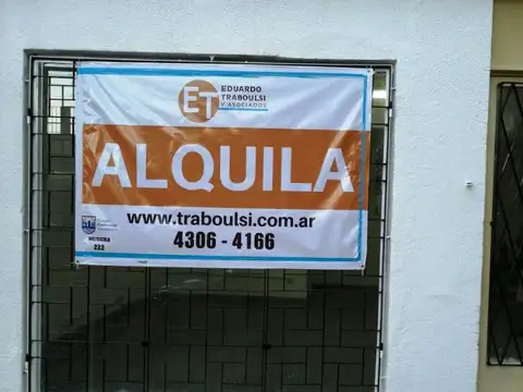 Local comercial a metros del hospital Britanico.