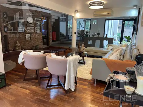 Casa 7 ambientes con 4 baños