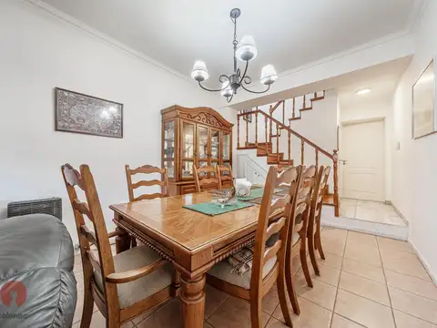Depto Tipo Casa 4 ambientes con 2 baños