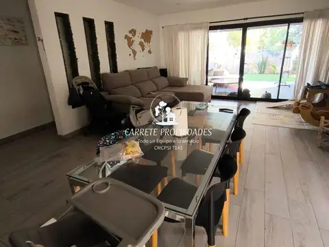 Casa 4 ambientes con 2 baños