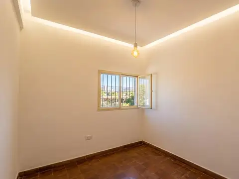 Casa 5 ambientes con 1 baño