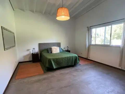 Casa en Venta con 3 cocheras