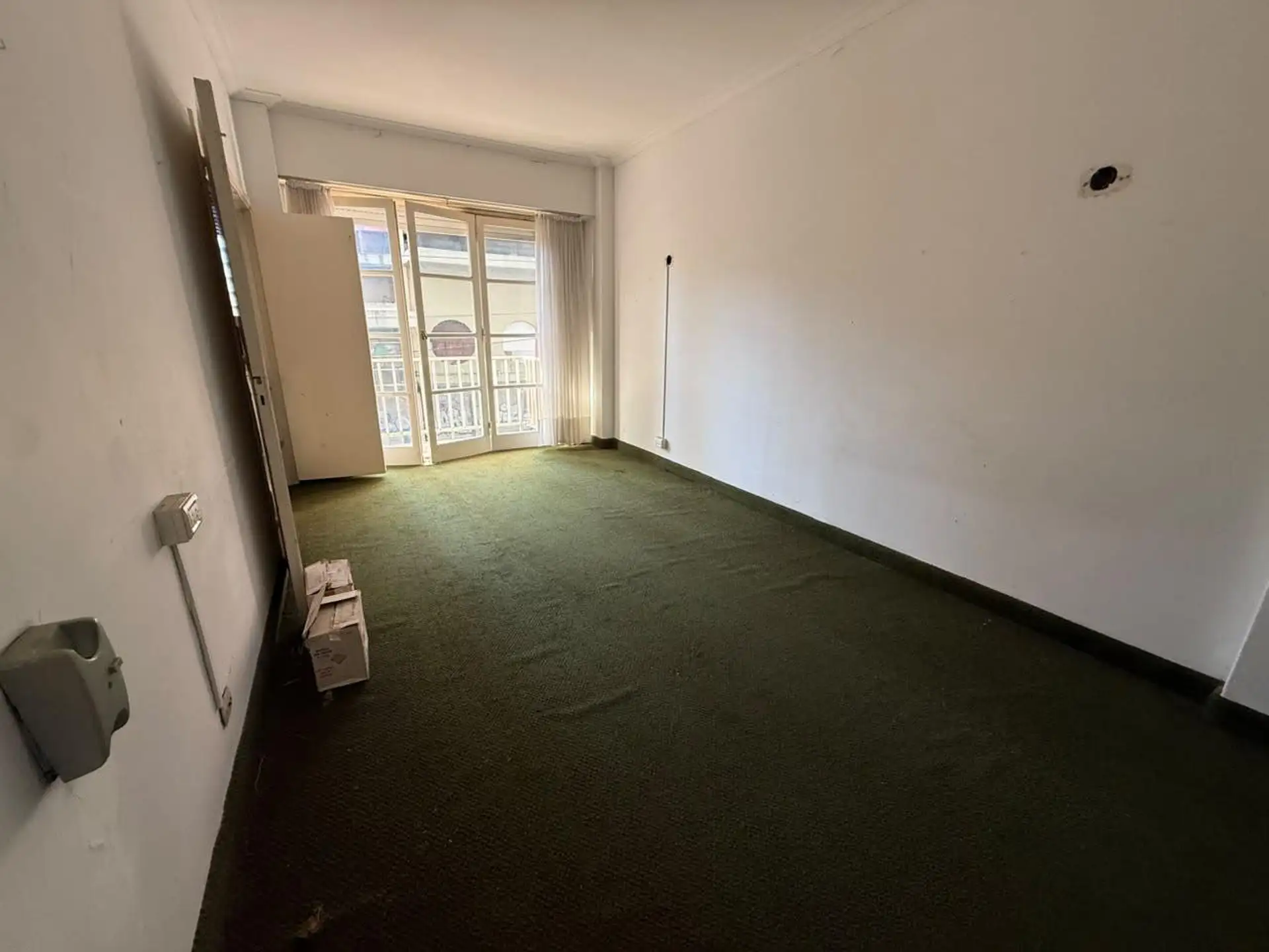 Venta de departamento - 1 ambiente - A la calle - Con balcón - Estado original