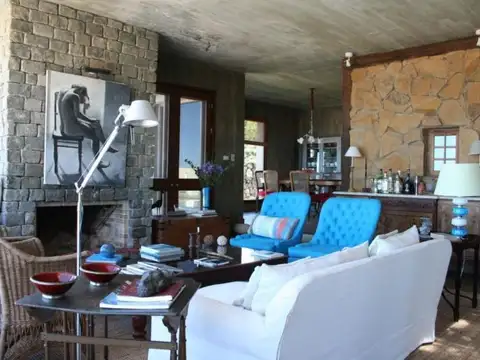 Casa 6 ambientes con 4 baños