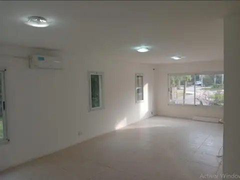 Casa en Alquiler con 1 cochera