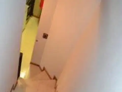 Depto Tipo Casa 4 ambientes con 1 baño