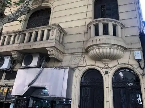 Corrientes Av. 3700. Entre Bulnes y Mario Bravo