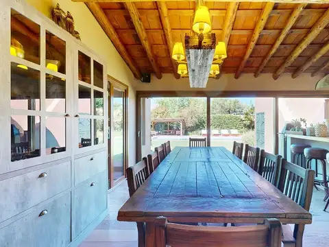 Casa en Venta con 3 cocheras