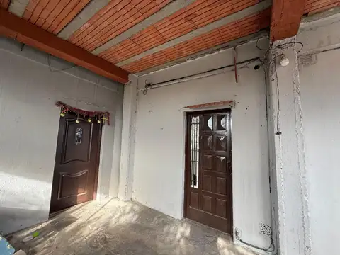 CASA 3 AMBIENTES EN VENTA SOLANO COCHERA Y JARDIN