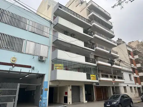 3 ambientes al frente + monoambiente independiente — Unidos por patio — 3 cocheras — Villa del Parque EN VENTA