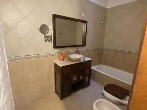 Amplia OFICINA COMERCIAL en la mejor zona de URQUIZA / APTO TODO DESTINO