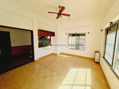 Casa 6 ambientes con 2 baños