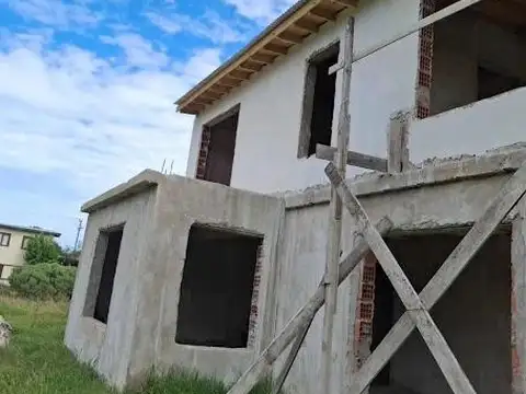 Casa de dos plantas en construcción, a100 mts del Mar  con hermosa vista, Opp. De Personalizar