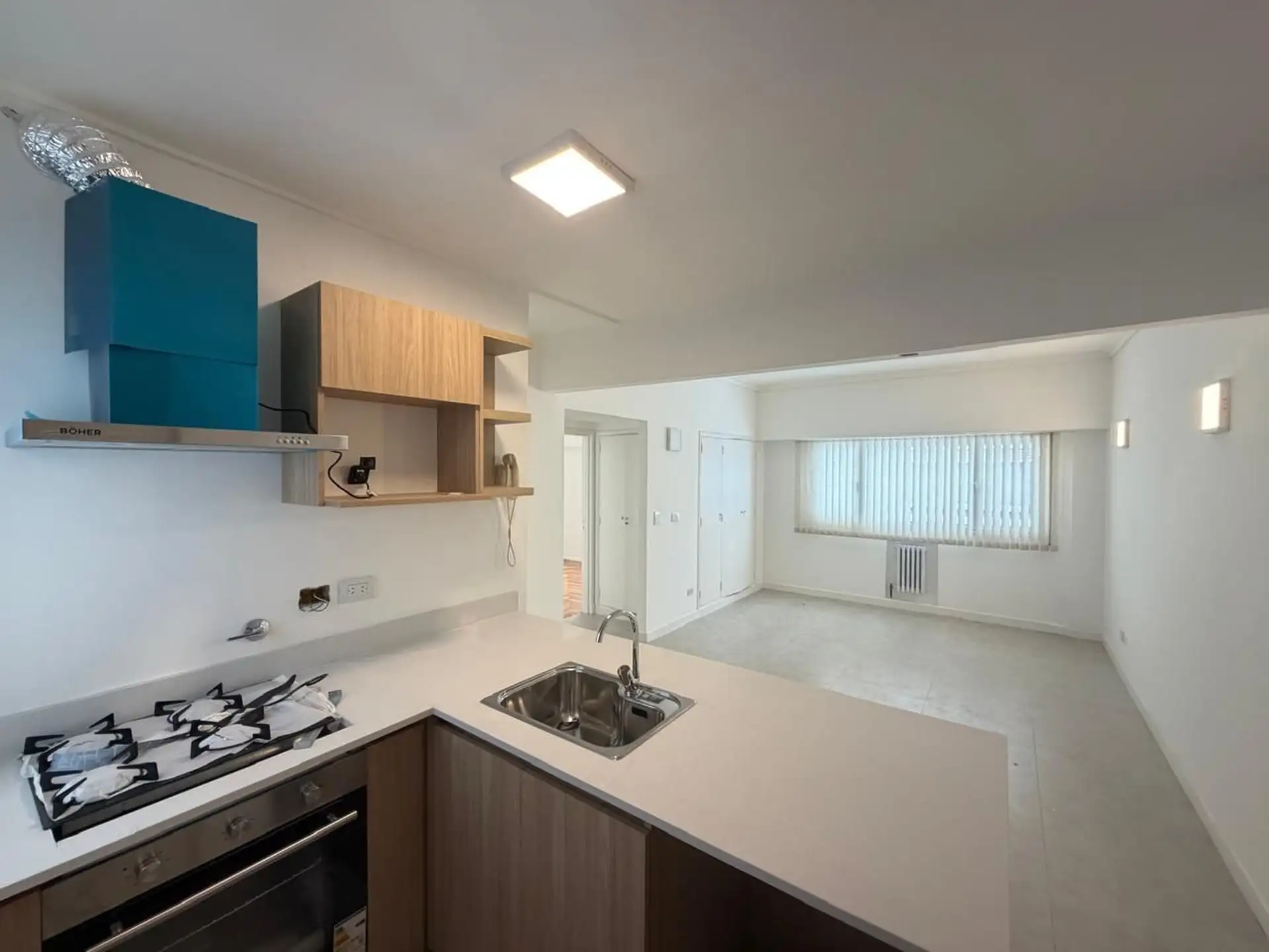 Venta de Departamento 3 Ambientes al lateral en Plaza Mitre