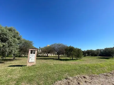 ¡Oportunidad! Lote Esquina 594m2 en Valle del Golf