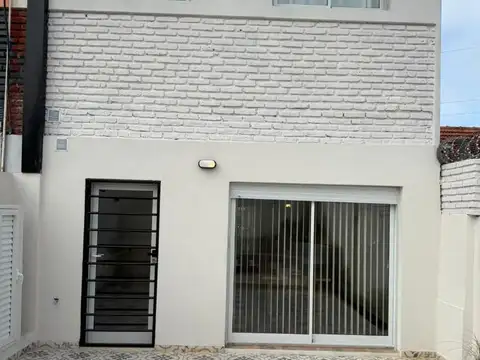 Depto Tipo Casa en Venta con 2 cocheras