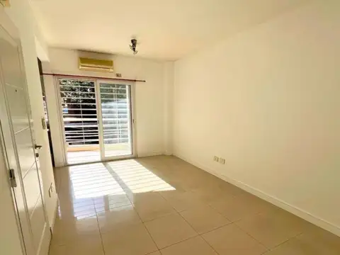 Iberlucea 2620 , Piso 1