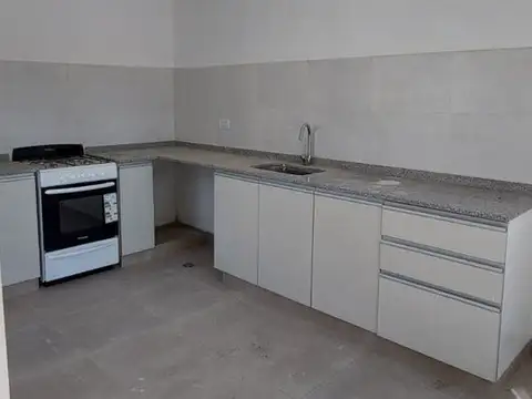 Casa 4 ambientes con 1 baño