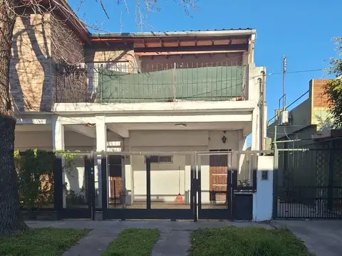 Casa en alquiler c/ cochera en Villa José León Suárez