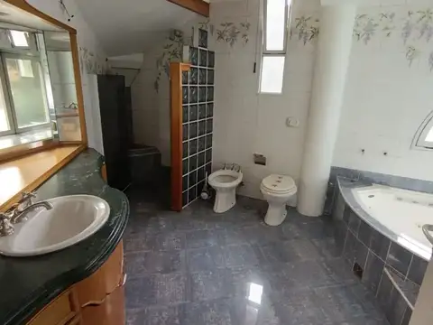 Casa 4 ambientes con 3 baños