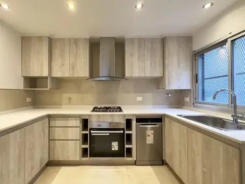 Casa 4 ambientes con 2 baños