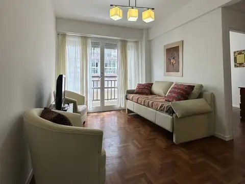 Venta Departamento 3 ambientes. Balcón al frente. Zona centro