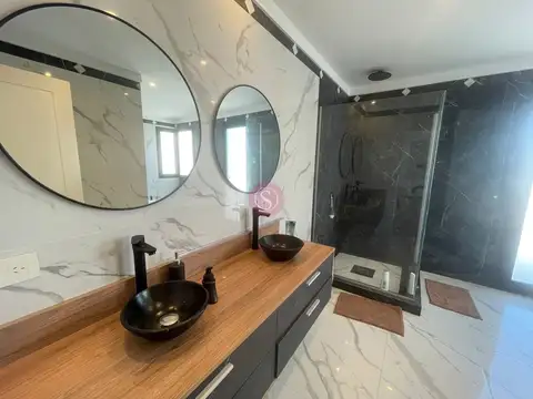 Casa 5 ambientes con 4 baños