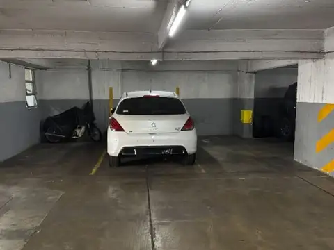 Venta de Cochera en Recoleta.