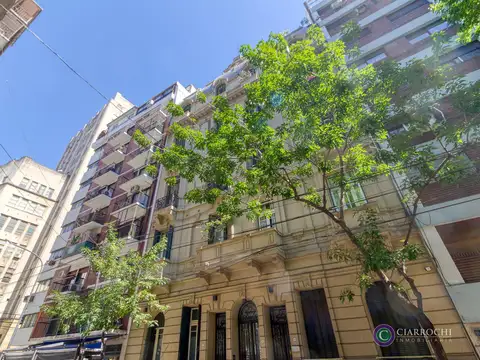 Junín y Av. Santa Fe - Edificio Estilo Francés - Oportunidad - Departamento de 4 amb. c/ 2 Patios