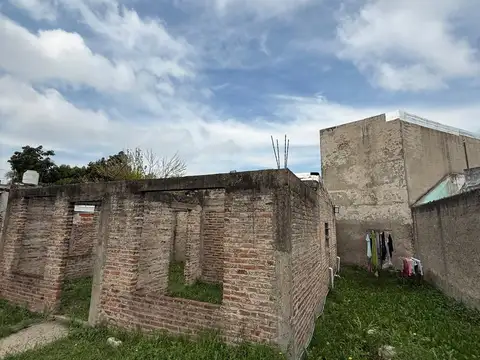 Departamento al fondo con construccion al frente apto credito