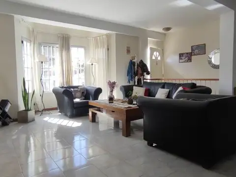 Casa en Venta en Garin, USD 170.000