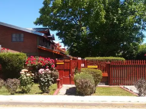 Complejo turístico en venta en el bolsón centro – 4 cabañas, casa y lavadero