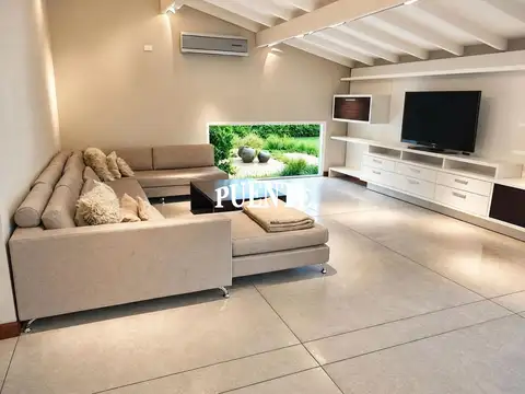Casa 5 ambientes con 5 baños