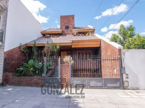 CASA 5 AMBIENTES EN LINIERS CON PILETA