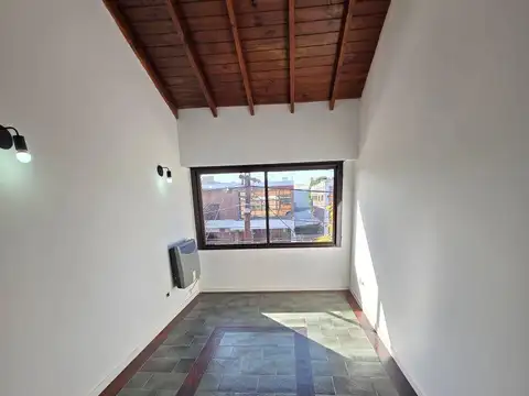 NO TE PIERDAS ESTE PH AL FRENTE CON ENTRADA INDEPENDIENTE - PATIO - PARRILLA - LAVADERO