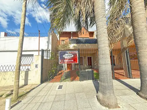 Depto Tipo Casa en Alquiler de 3 ambientes