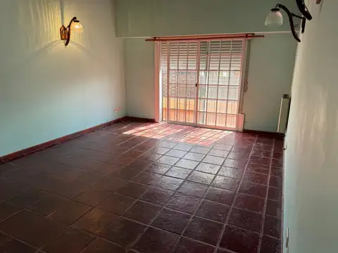 IMPECABLE Y UNICA  CASA  TIPO PH EN  ALTA   LUMINOSA DETALLES DE CATEGORIA CON COCHERA