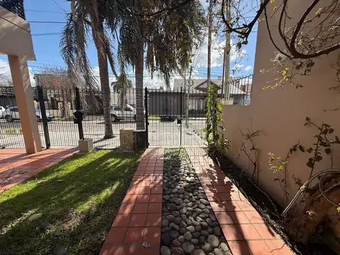 Depto Tipo Casa en Alquiler en Villa Adelina, $ 1.200.000