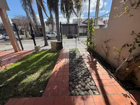 Depto Tipo Casa en Alquiler de 2 dormitorios